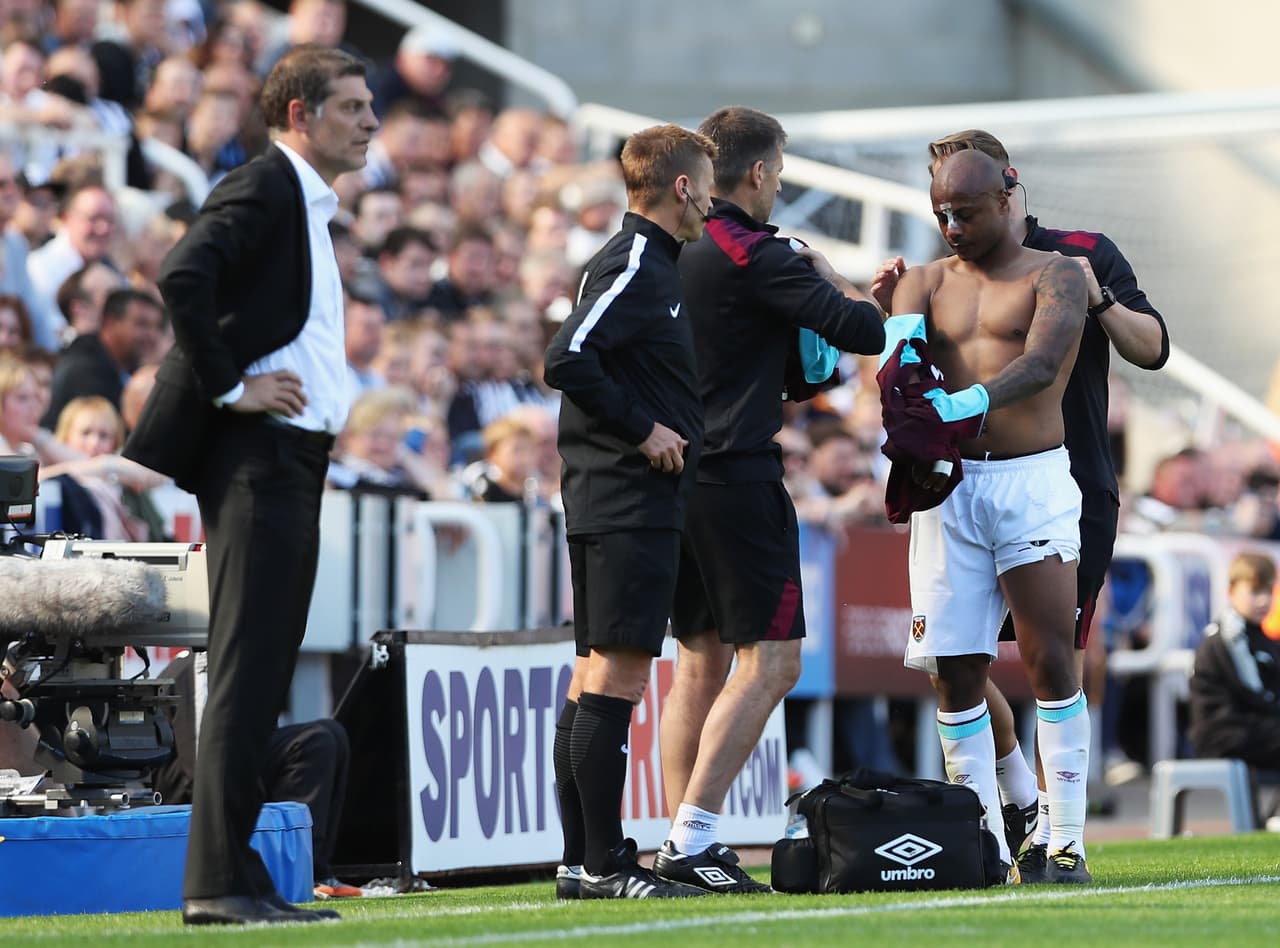 Incluso, fue necesario el cambio de playera luego de que quedara con sangre por un golpe.