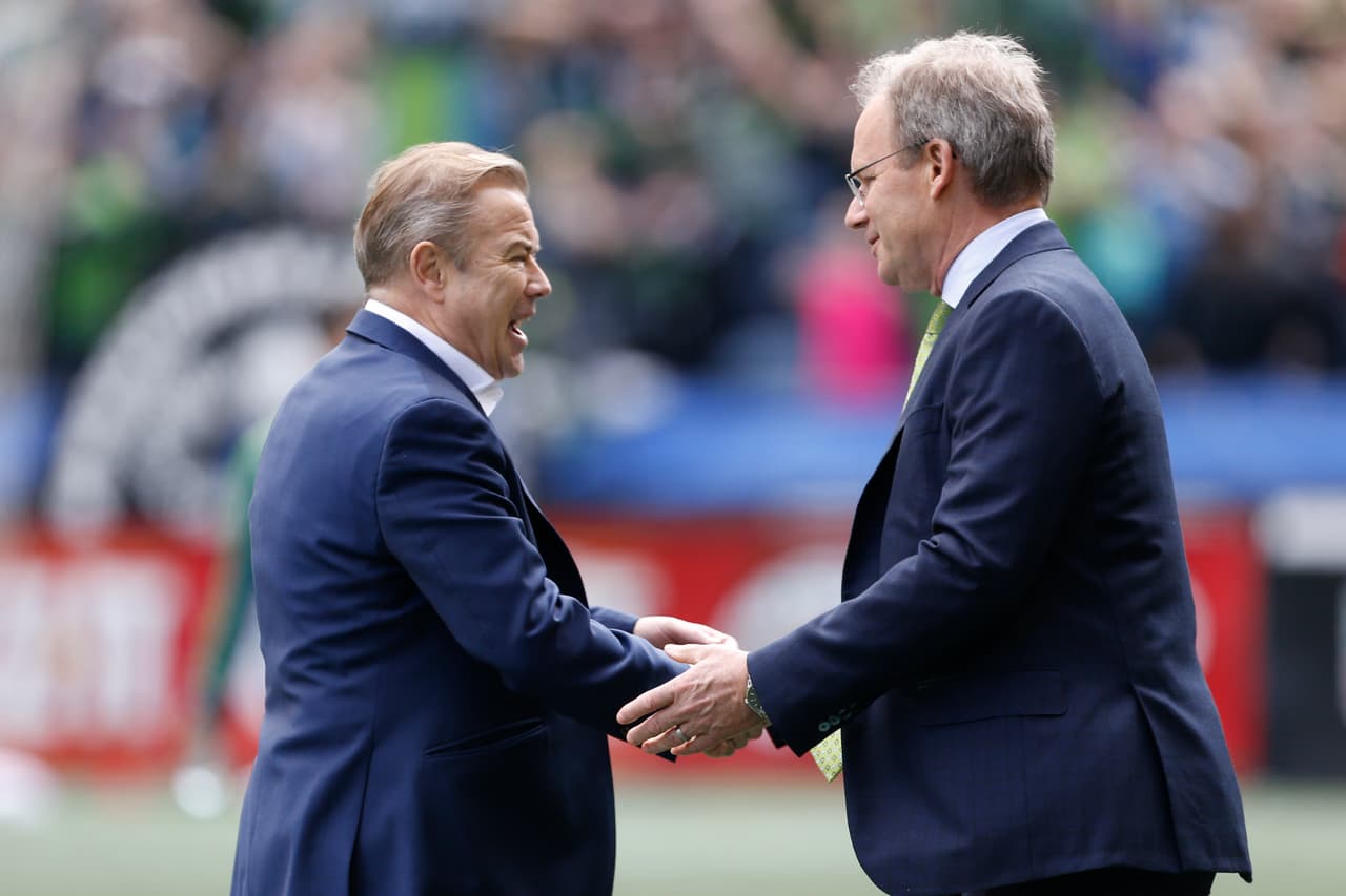 Adrian Heath y Brian Schmetzer, entrenadores de Minnesota United y Seattle Sounders.