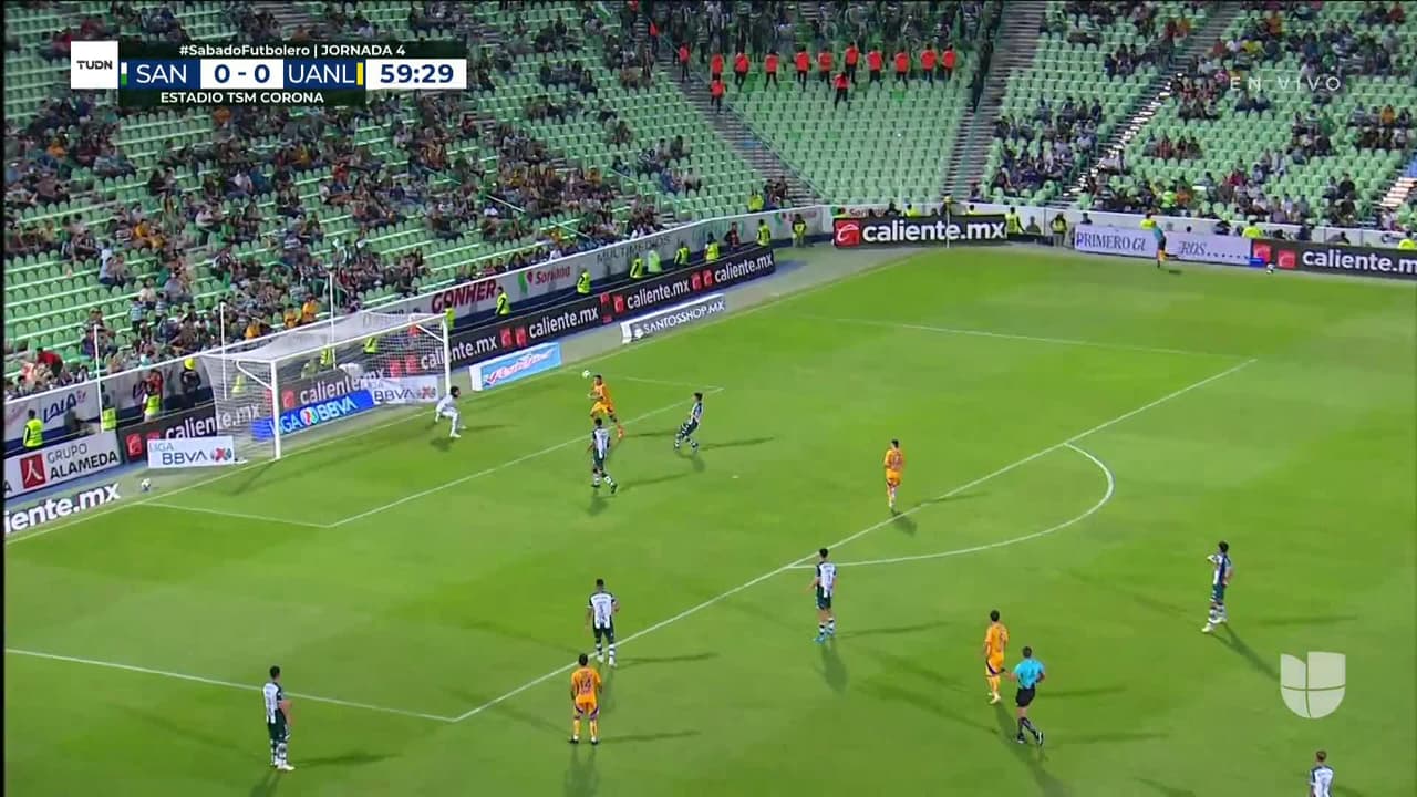 ¡TIRO ATAJADO! disparo por Fernando Gorriarán.