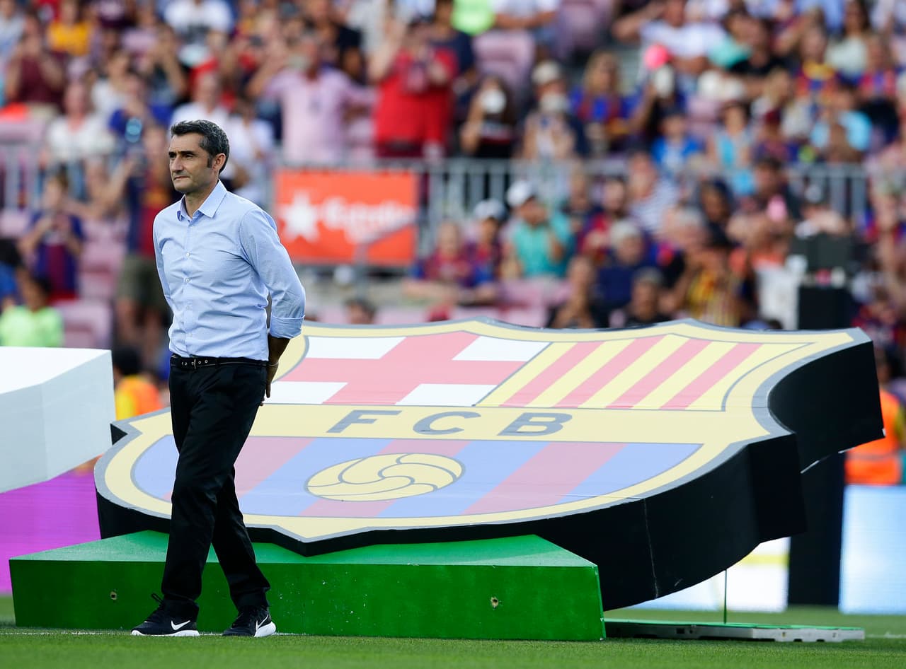 Valverde tomó el micrófono para dedicar unas palabras a la gente congregada.