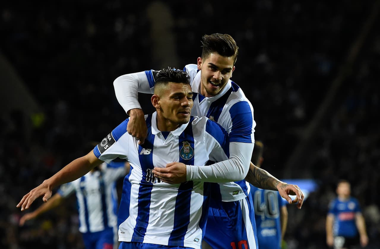 Así fue como a los 10 minutos del segundo tiempo, Tiquinho marcó el cuarto gol en la cuenta de Porto: control absoluto.