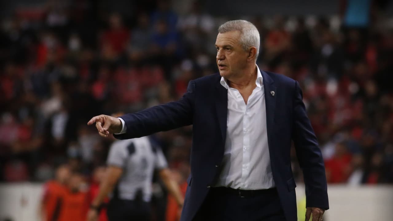 'Vasco' Aguirre lamenta que Rayados tenga "una plantilla corta"