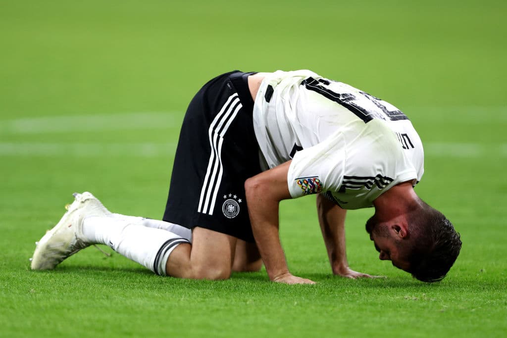 El delantero Mark Uth debutó internacionalmente este sábado contra Holanda pero no tuvo suerte en el área.