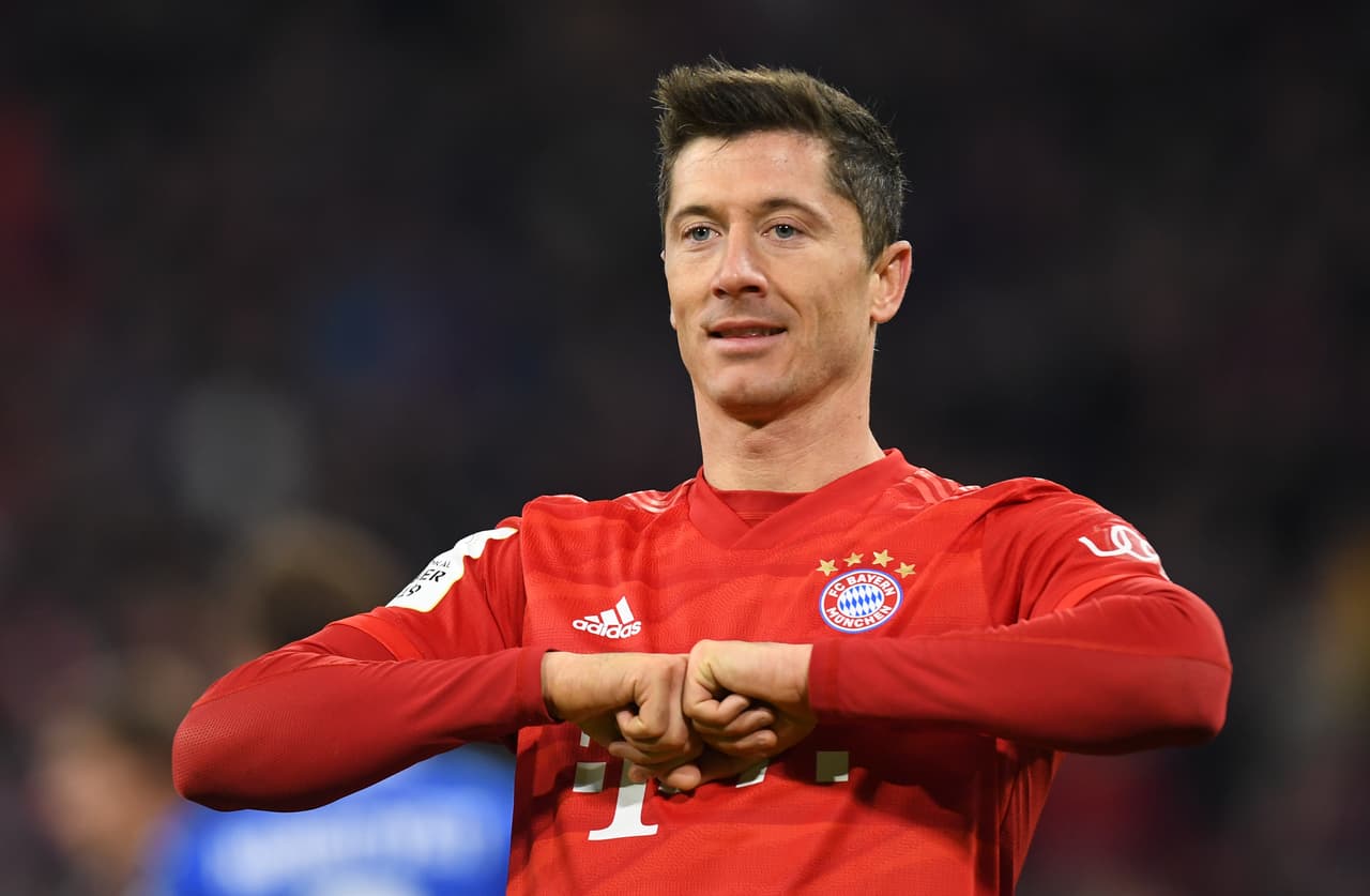 Robert Lewandowski (Bayern): 11 goles | El internacional polaco marcó en las cinco primeras jornadas de esta temporada, y en la cuarta jornada logró un récord al marcar cuatro goles contra el Estrella Roja en 16 minutos. Con 64 goles, iguala en la cuarta plaza con Karim Benzema en el ranking de los máximos goleadores de todos los tiempos de la Champions League y acabó la fase de grupos como máximo realizador por segundo año consecutivo.