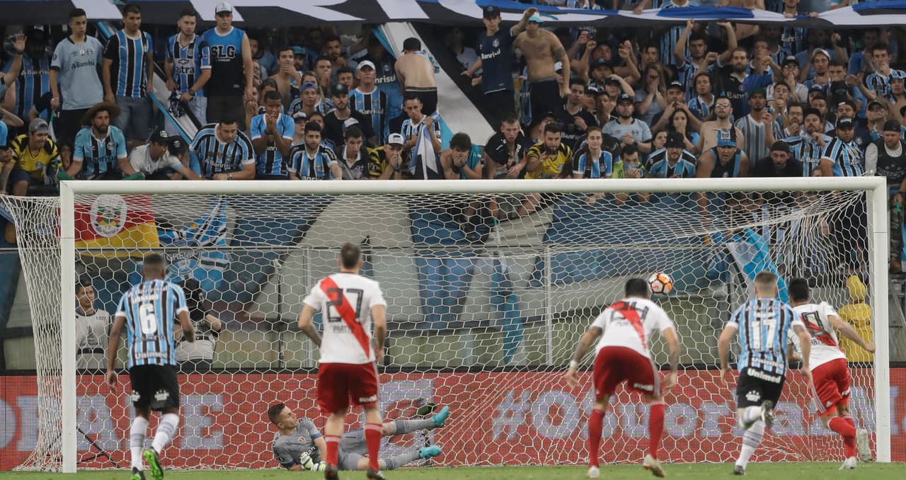 Y tras una larga demora, de casi nueve minutos, al 49' del segundo tiempo, Gonzalo Martínez marcó de penalti el 2-1 con el que sentenció la eliminatoria y avanzan a la Final de la Copa Libertadores.