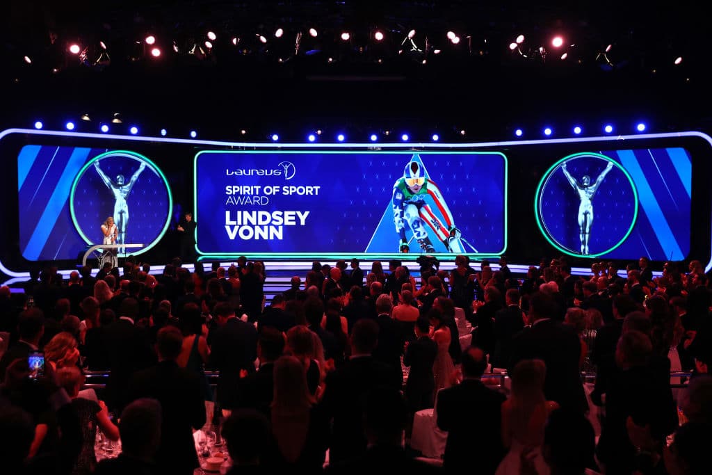 La esquiadora estadounidense Lindsey Vonn se adjudicó el Laureus Spirt of Sport Award. La ganadora de múltiples medallas olímpicas está retirándose este año.