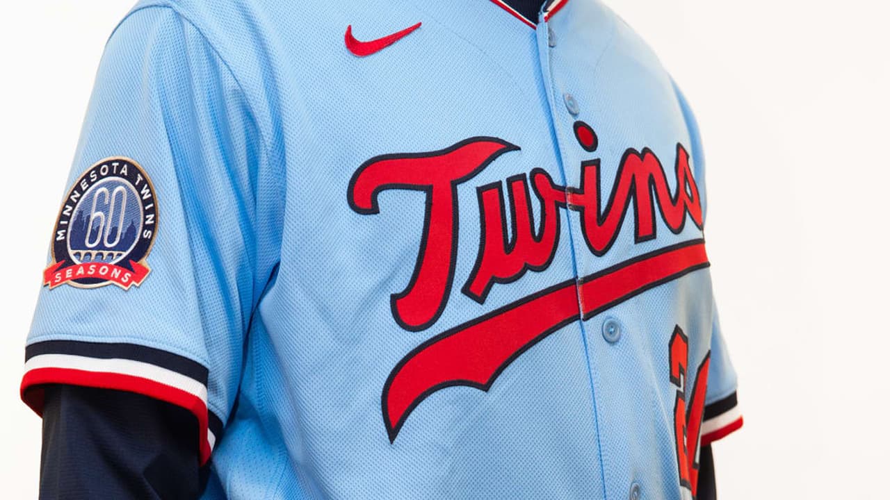 Twins presume su nueva franela retro