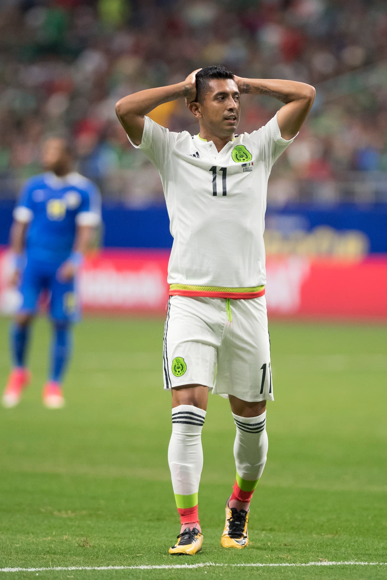 Parecía que el partido se montaba sobre México, que esperaba con ansias el silbatazo final.