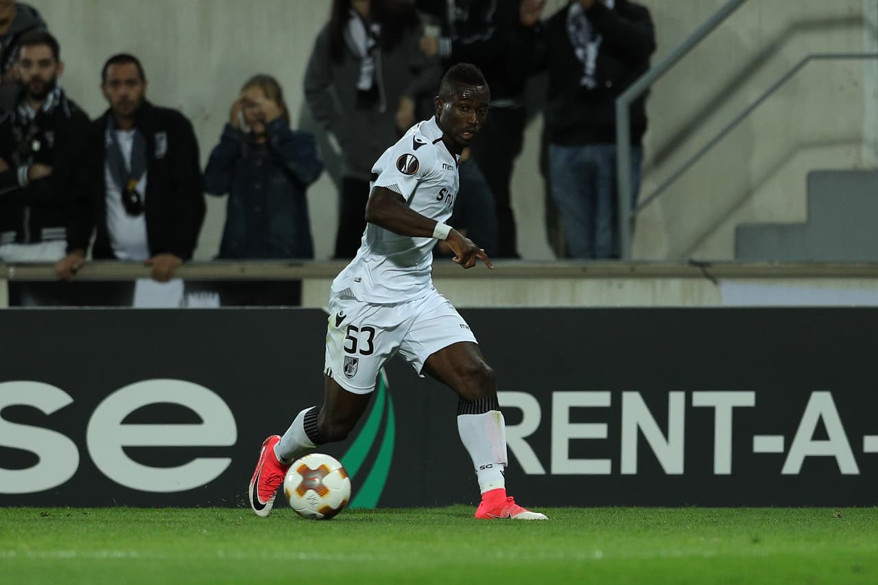 El marfileño Ghislain Konan jugó como defensa lateral por izquierda.