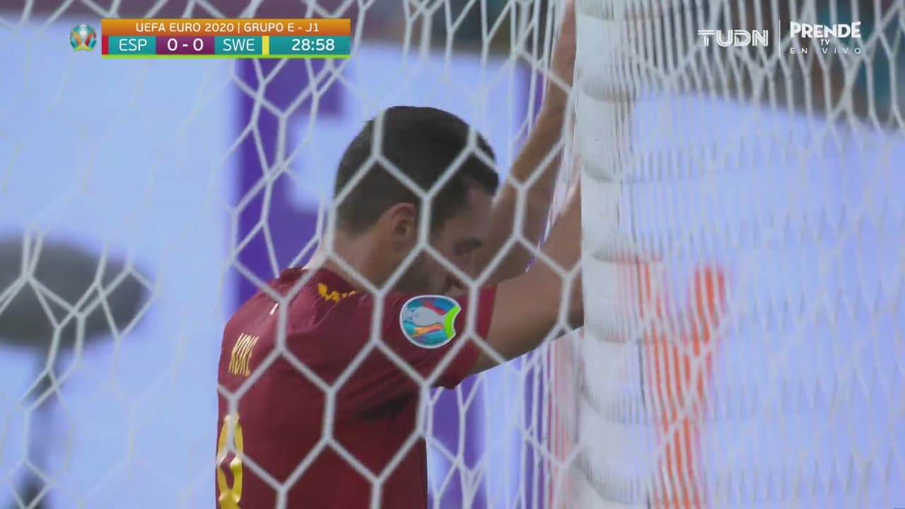 ¡Aparece en todos lados! Koke entra solo y amenaza a Suecia con su remate