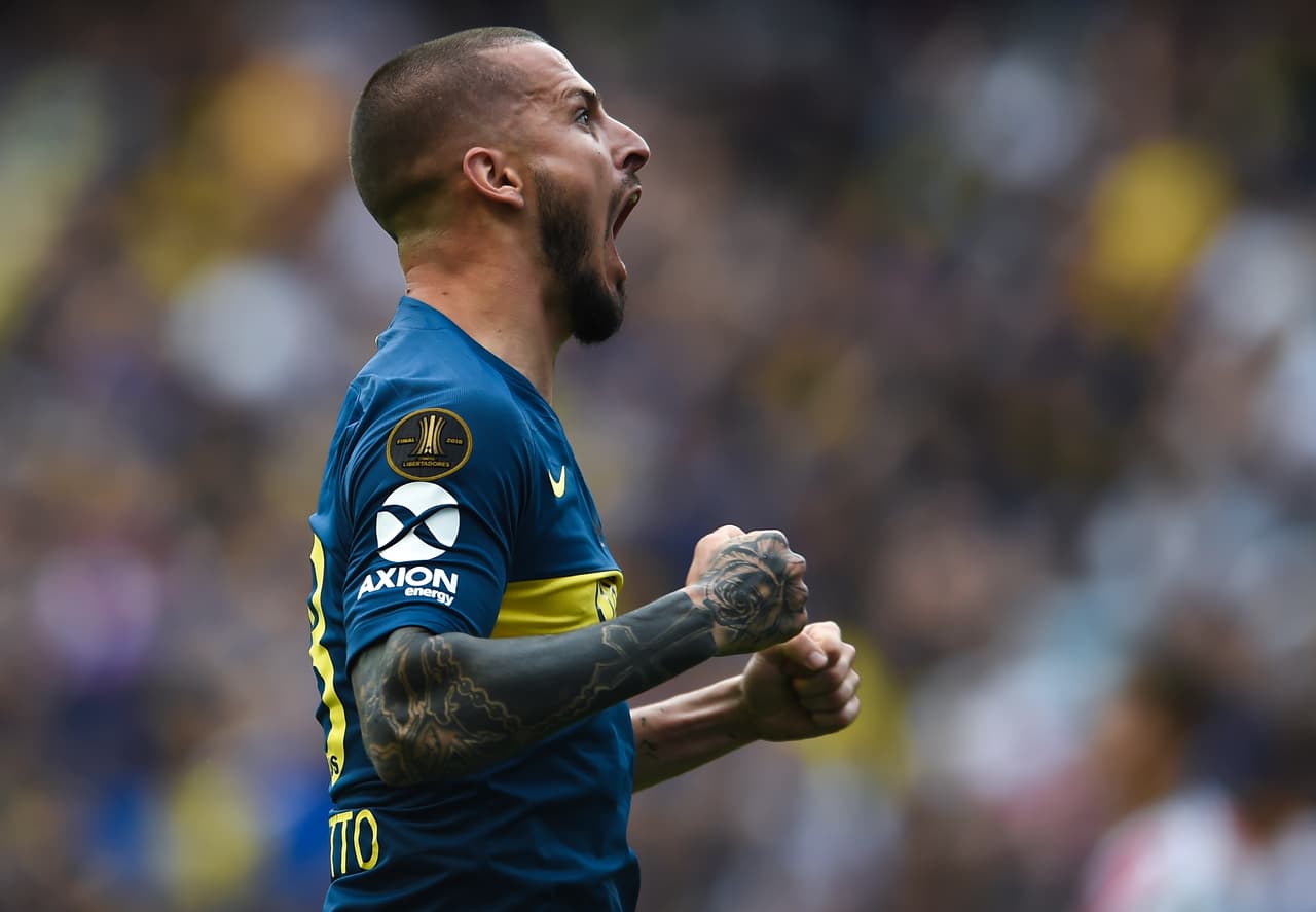 BUENOS AIRES, ARGENTINA - NOVEMBER 11: Dario Benedetto of Boca Juniors celebrates after scoring the second goal of his team during the first leg match between Boca Juniors and River Plate as part of the Finals of Copa CONMEBOL Libertadores 2018 at Estadio Alberto J. Armando on November 11, 2018 in Buenos Aires, Argentina. The match was due to be played on November 10th and was rescheduled due to heavy storms in Buenos Aires. (Photo by Marcelo Endelli/Getty Images)
