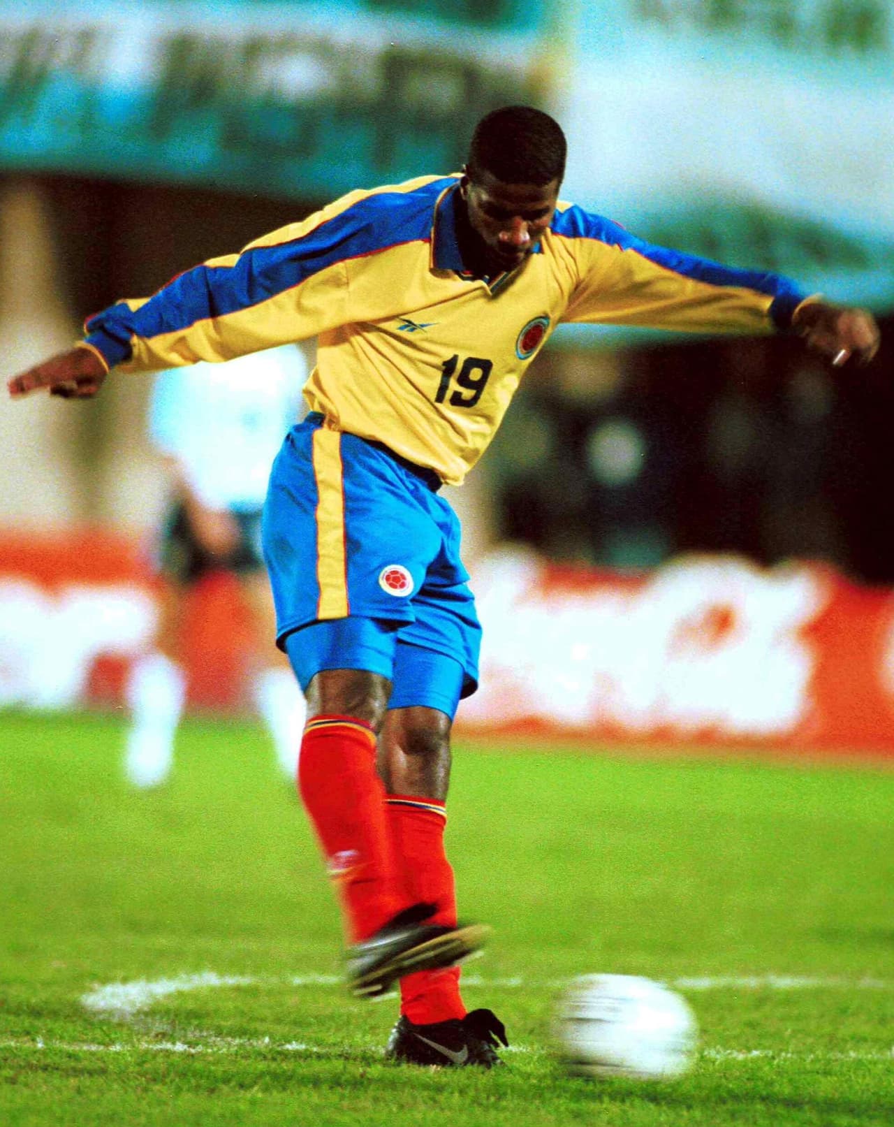 Al comienzo del segundo tiempo, muy temprano se sancionó otro penalti para Colombia, el tercero, por falta contra Hamilton Ricard. El propio afectado pateó pero Germán Burgos detuvo el cobro.