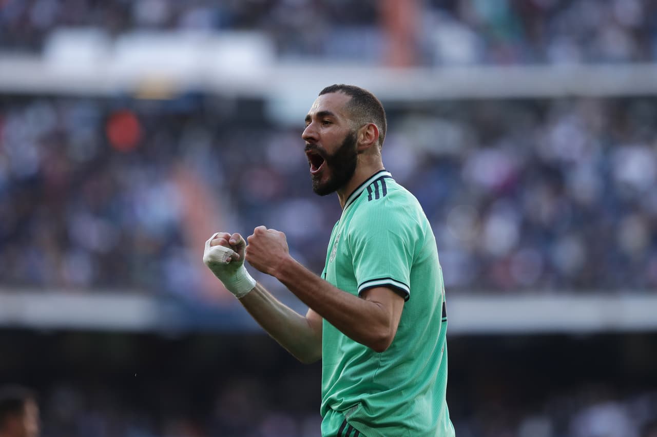 MADRID, SPAIN - DECEMBER 07: Karim Benzema of Real Madrid CF celebrates scoring their second goal during the Liga match between Real Madrid CF and RCD Espanyol at Estadio Santiago Bernabeu on December 07, 2019 in Madrid, Spain. (Photo by Gonzalo Arroyo Moreno/Getty Images)