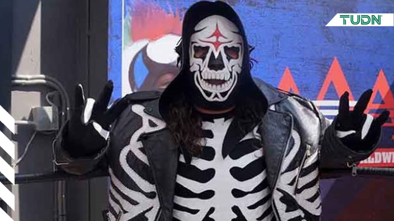 Hospitalizan a La Parka por un accidente en el ring