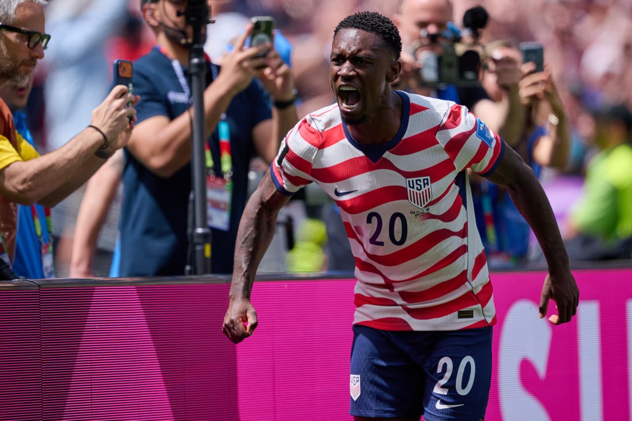 Estados Unidos lo gana ante Australia gracias a un autogol y un tanto de Freeman