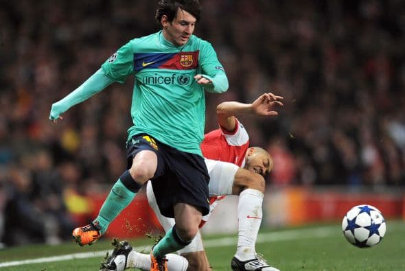 'La Pulga' no lograba pasar la zaga rival.