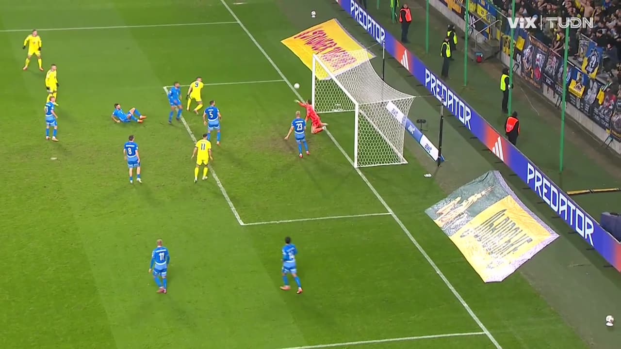 ¡Doble atajada de Ólafsson! Islandia se salva del 1-0 de nuevo