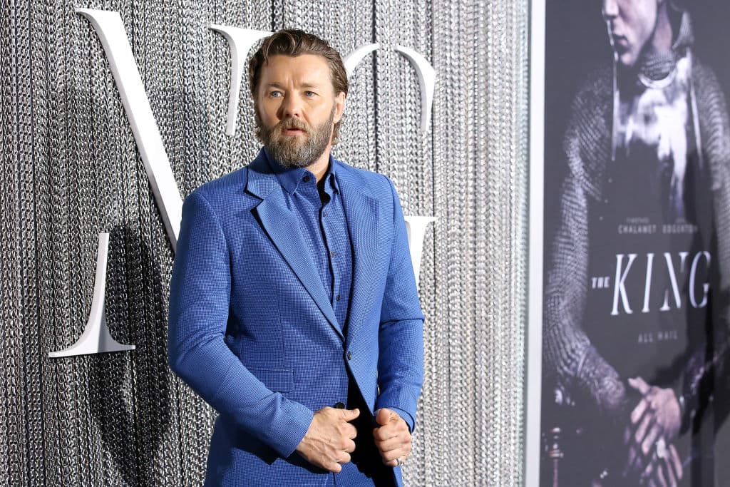 Bright (2017) - Ambientada en un presente alternativo donde los seres humanos, orcos, elfos y hadas han convivido desde el inicio de los tiempos, dos policías con perfiles muy distintos patrullan juntos.
<br>