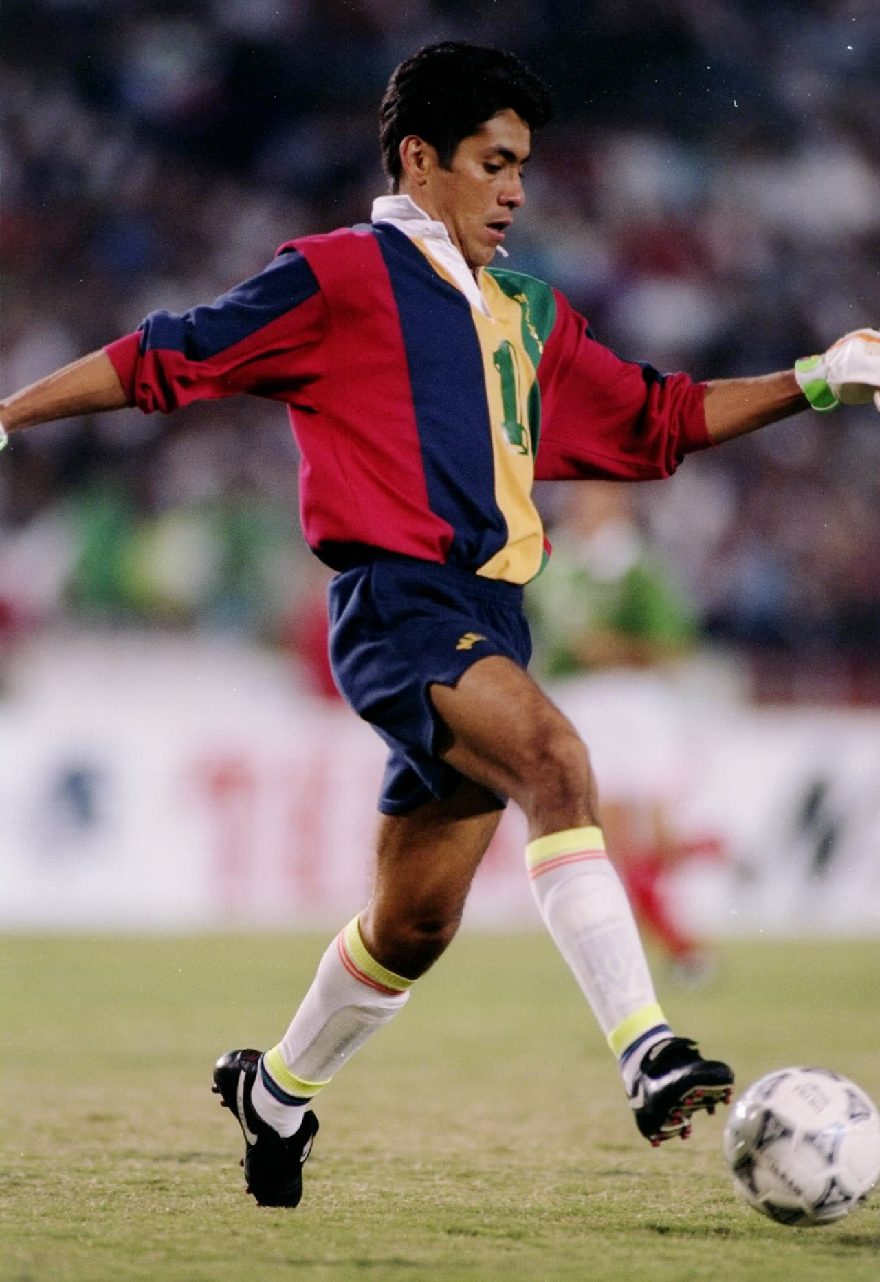 Campos fue jugador de Pumas, Atlante, Los Ángeles Galaxy, Cruz Azul, Chicago Fire, Tigres y de Puebla, donde cerraría su carrera como profesional.