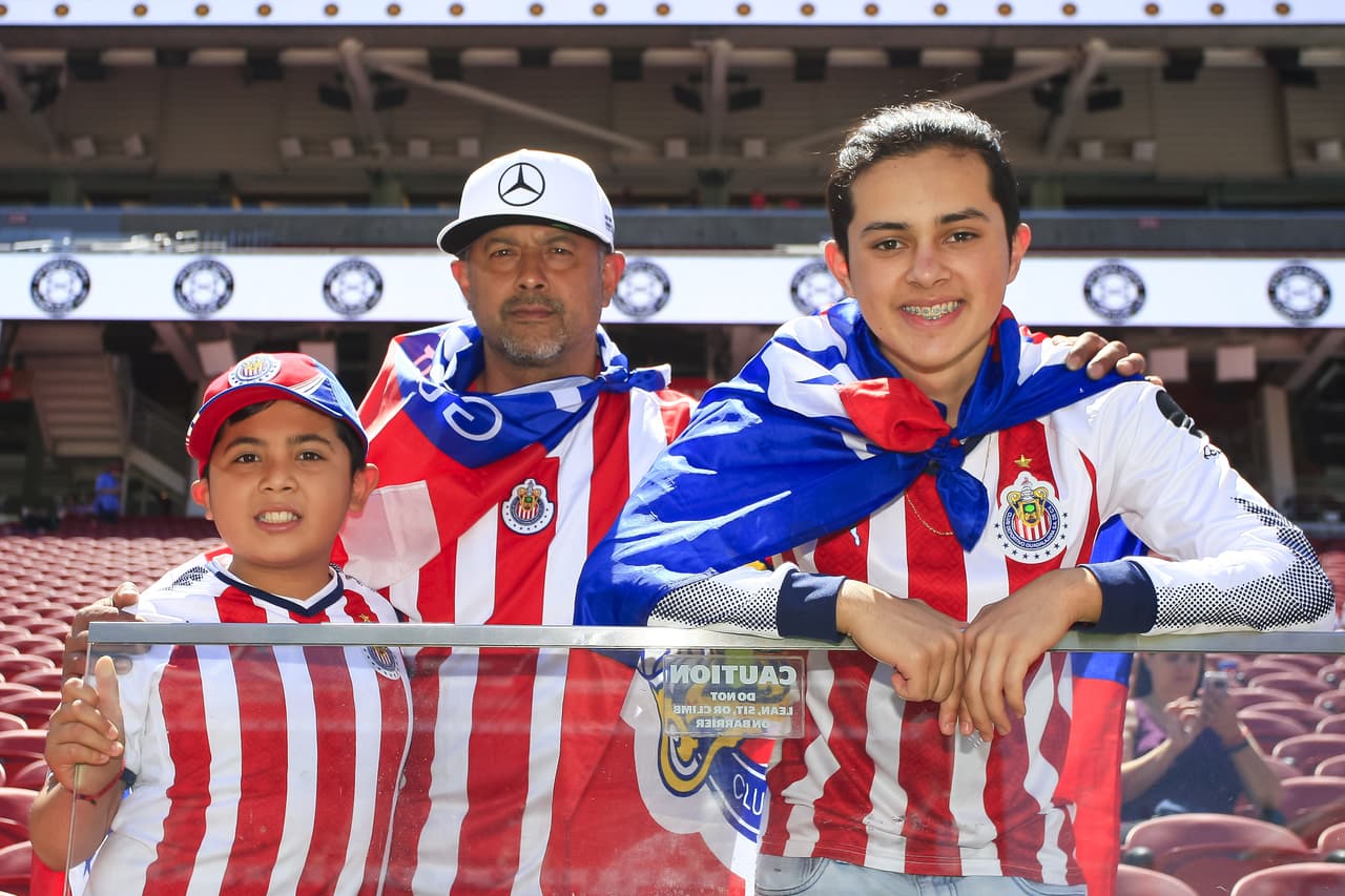 La afición rojiblanca en Santa Blanca, California, se dio cita para apoyar a su equipo.