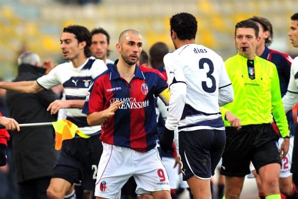 Hubo algunas fricciones entre los equipos, que costaron un expulsado por cada bando.