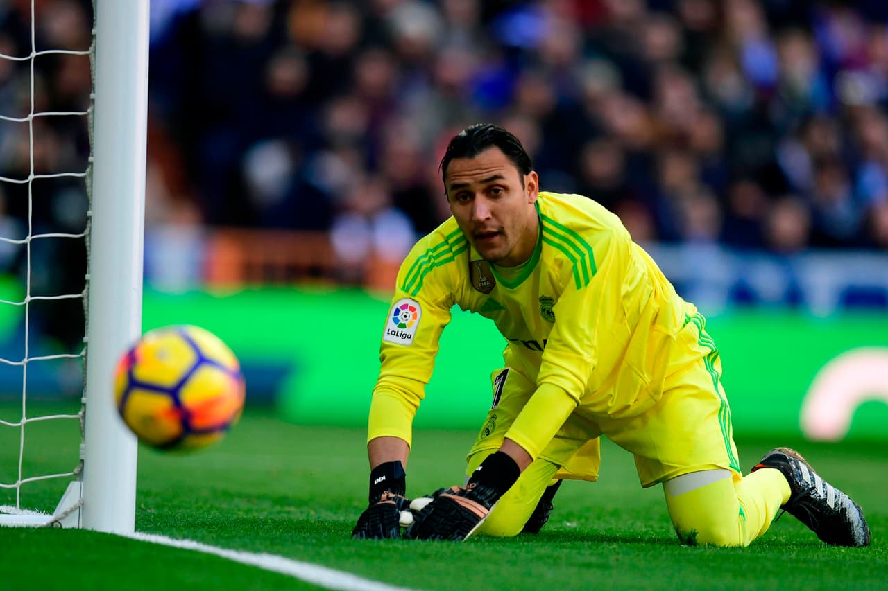 Pocos minutos después, el mismo Paulinho cabeceó en el área chica y el costarricense volvió a evitar la caída de su arco. El duelo ya lo ganaba el centroamericano.