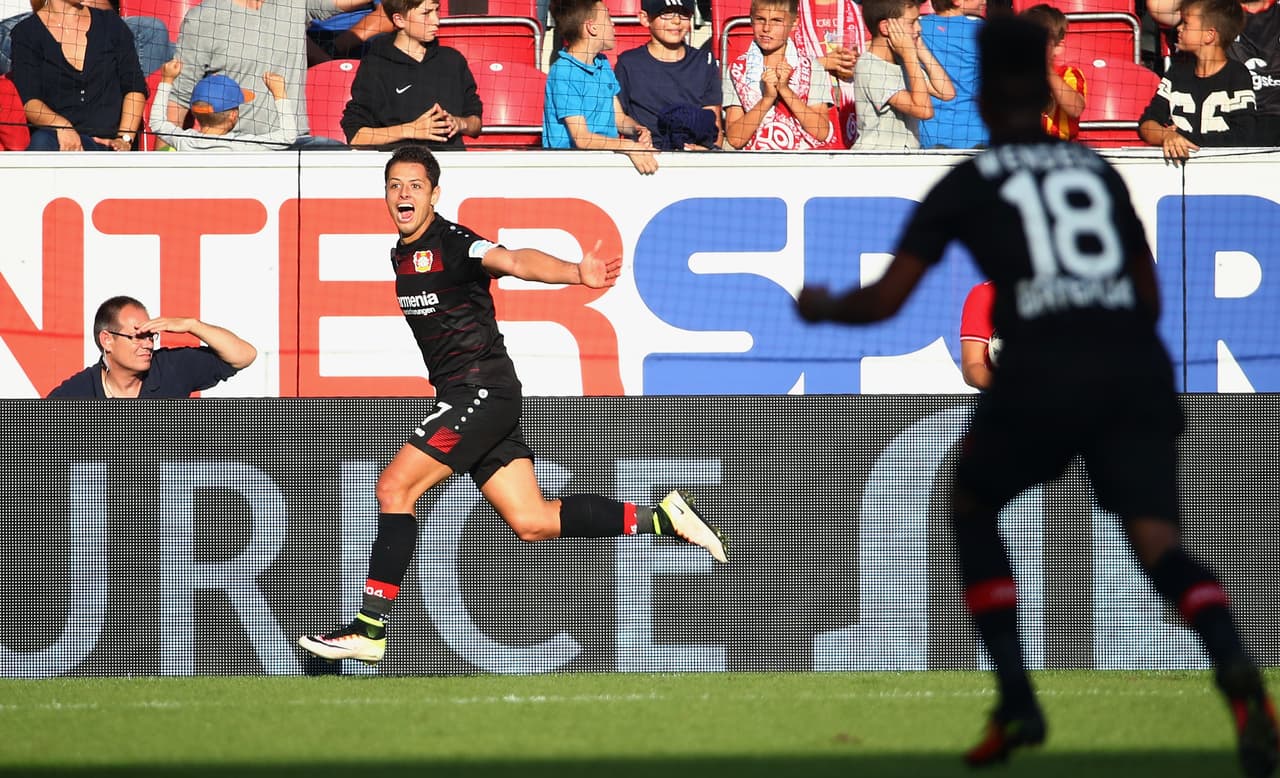 'Chicharito' anotó en celebración de su gol contra Mainz el partido pasado y así mantiene una buena racha goleadora desde su llegada a Alemania. Aún así todavía está lejos del registro de 279 goles de Hugo Sánchez en el Viejo Continente.