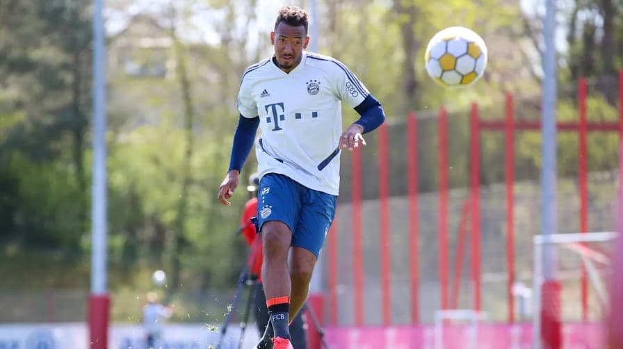 El equipo divido en seis grupos realiza ejercicios de coordinación, carreras de relevos, actividades con pelotas y anillos y, lo mejor, ¡un tiro al blanco gigante!