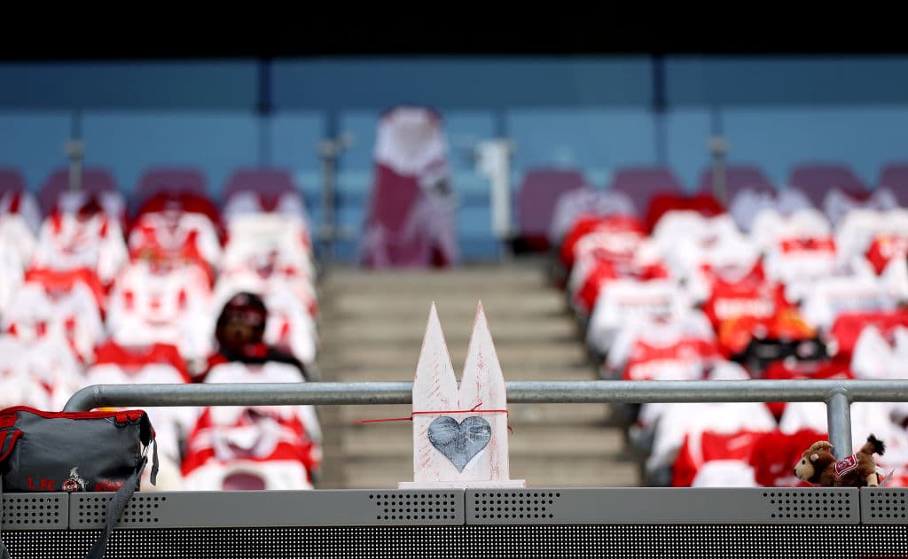 Así se ven desde la cancha, simulando a la afición sentada en las butacas del estadio.