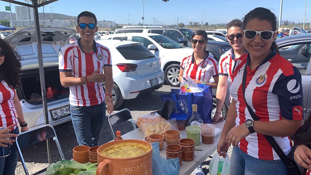 Así se vive el ambiente previo al choque entre Chivas y León en el futbol mexicano.