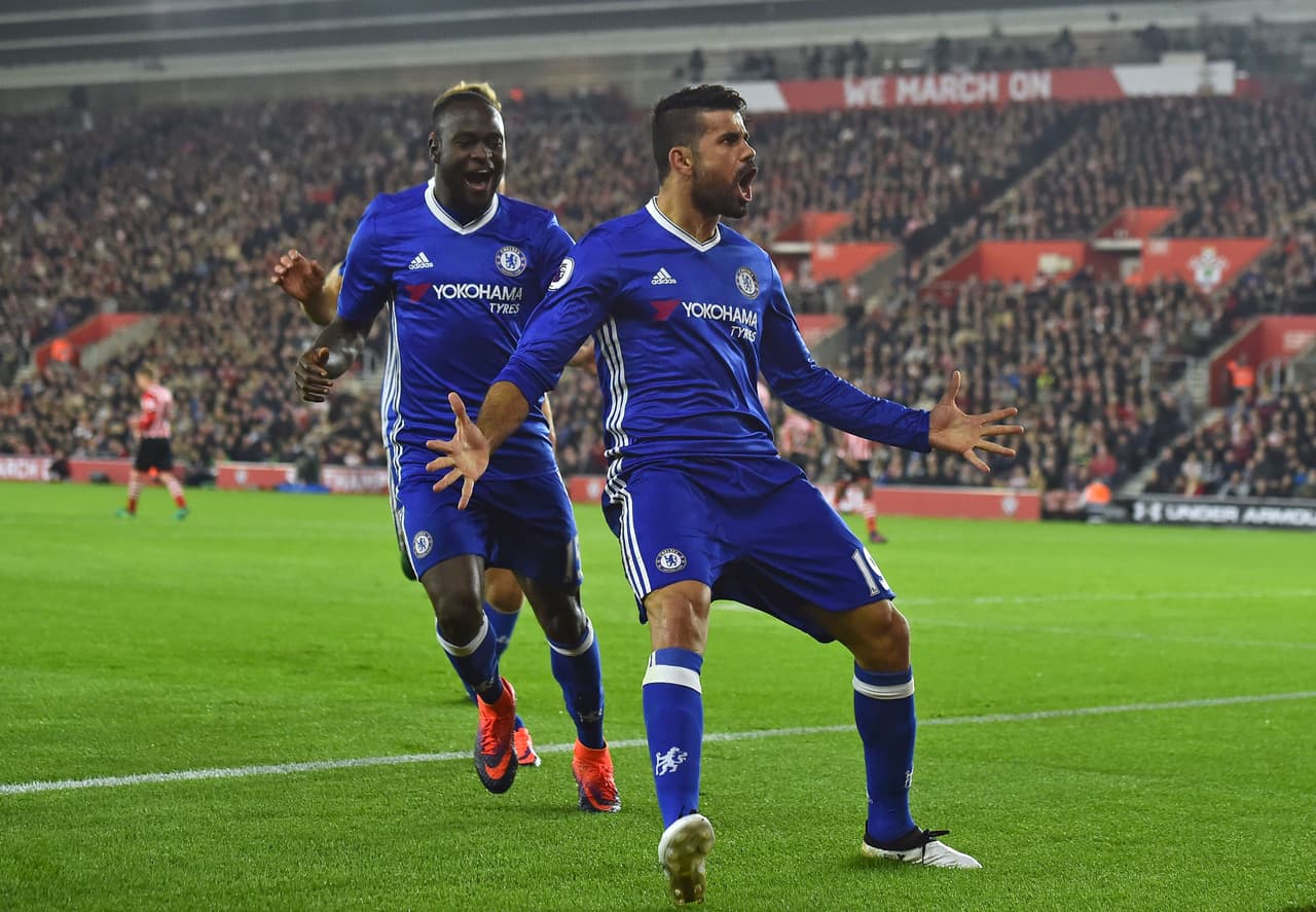 Chelsea's Brazilian-born Spanish striker Diego Costa (R) celebrates scoring their second goal during the English Premier League football match between Southampton and Chelsea at St Mary's Stadium in Southampton, southern England on October 30, 2016. Chelsea won the game 2-0. / AFP / GLYN KIRK / RESTRICTED TO EDITORIAL USE. No use with unauthorized audio, video, data, fixture lists, club/league logos or 'live' services. Online in-match use limited to 75 images, no video emulation. No use in betting, games or single club/league/player publications. / (Photo credit should read GLYN KIRK/AFP/Getty Images)
