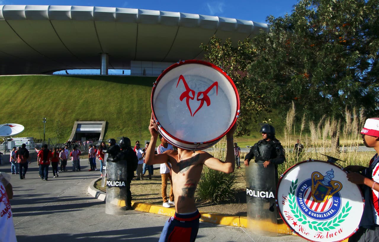 Sus gradas cuentan detrás de las porterías con zonas específicas para la 'Legión 1906', su grupo de animación más numeroso.