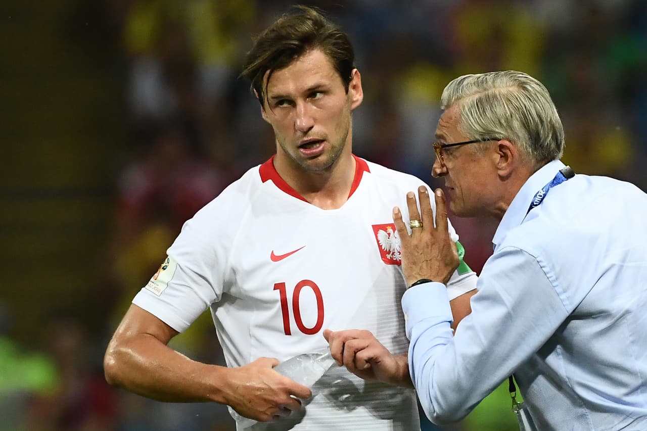 Mediocampista: Grzegorz Krychowiak (Polonia) - Quizás por la falta de minutos en el West Bromwich el ex PSG no pudo encontró su mejor versión. Aún así, logró anotar un gol para su país, así que eso da señas de lo mal que estuvieron en este Mundial.