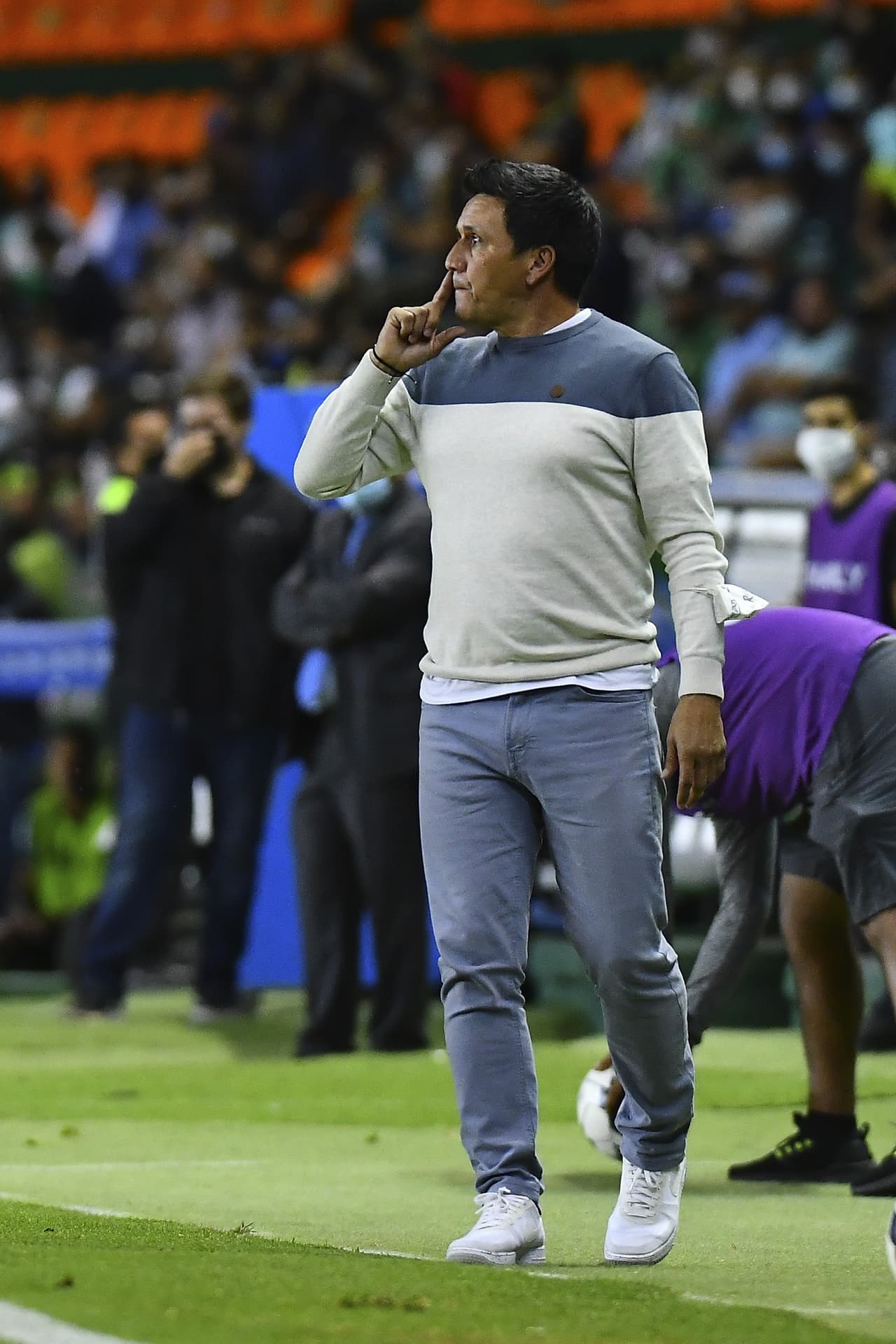 Hugo Castillo fungió como DT interino de Rayados ante el despido de Javier Aguirre.