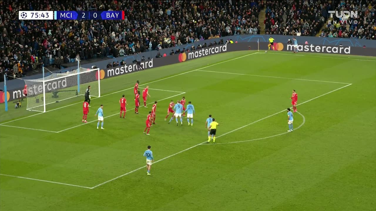 ¡GOL!  anota para Manchester City. Erling Haaland