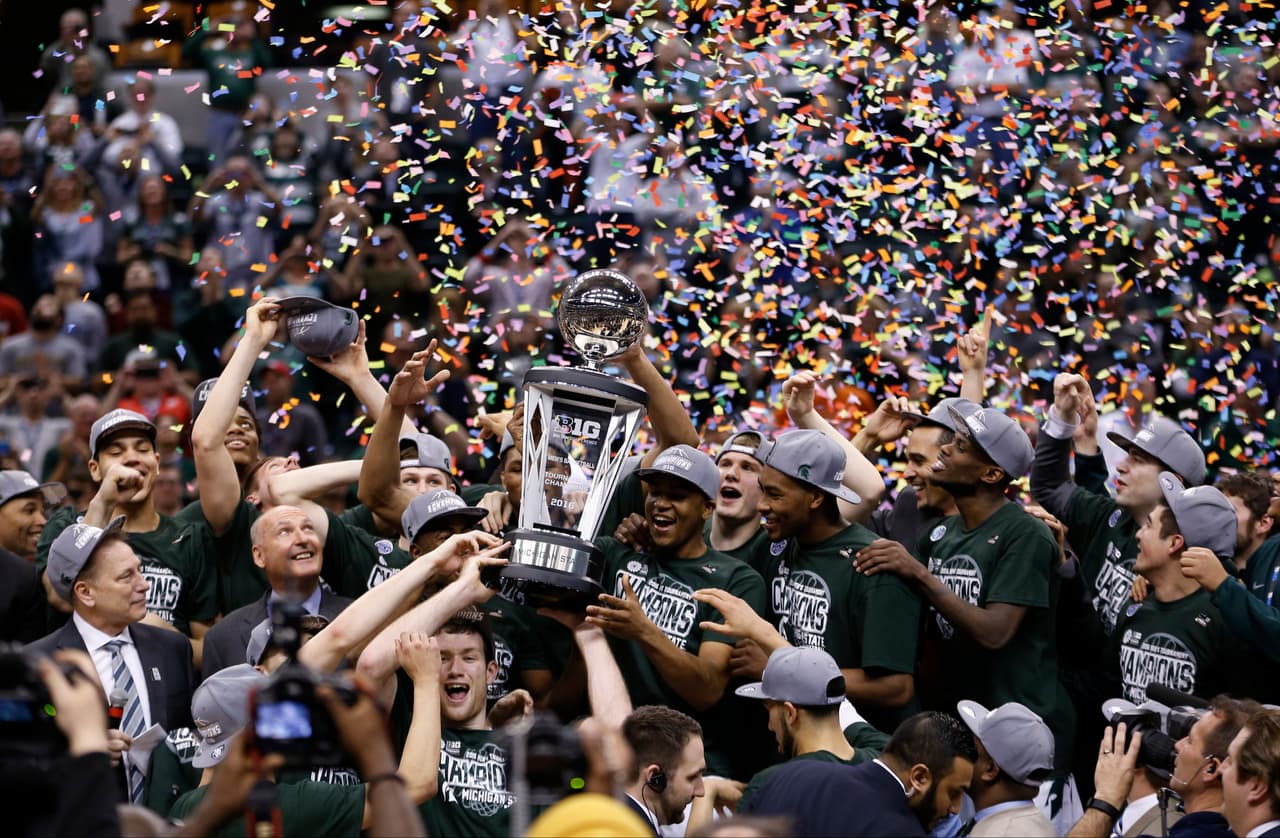 Estos son los jugadores de la Universidad de Michigan State luego de ganar el campeonato de la Conferencia del Big Ten ante los Purdue Boilermakers que les da pase directo al NCAA Tournament.