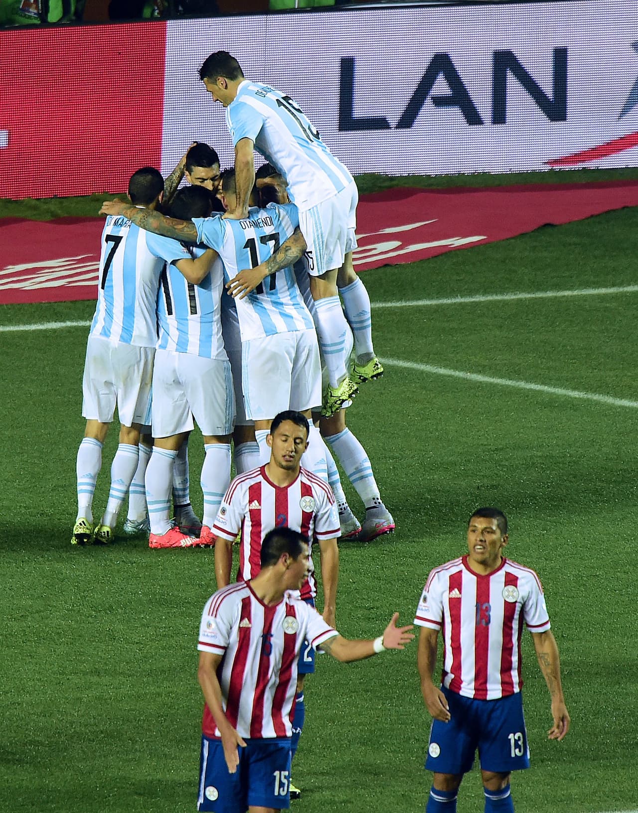 Argentina tuvo una noche perfecta ante Paraguay en la que se despachó con la cuchara grande. Liquidó a Paraguay por 6 goles a 1.