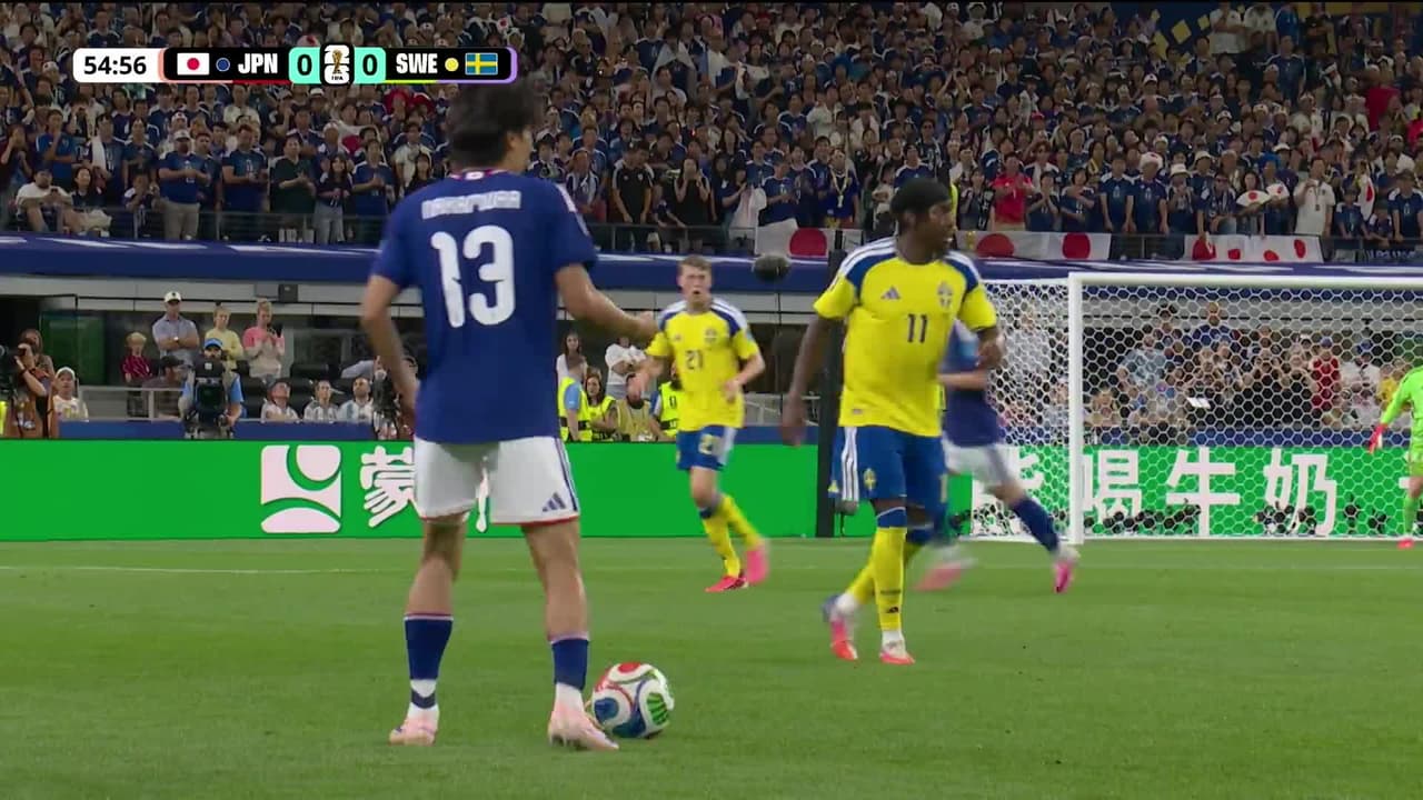 ¡GOL!  anota para Japón. Daizen Maeda