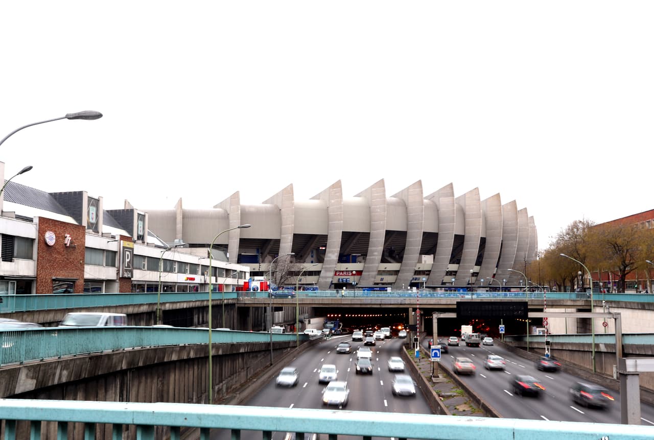 Paris ha vuelto a ser una gran fiesta este miércoles en la previa del juego de Champions League entre el Paris Saint-Germain y el Manchester United. Cientos de aficionados ingleses llegaron hasta la capital francesa en donde los locales buscarán defender su diferencia conseguida del Old Trafford.
