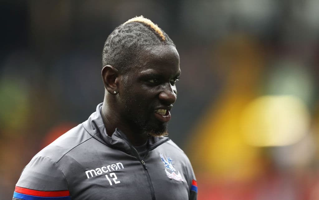 El Olympique de Lyon busca a Mamadou Sakho, equipo que estaría dispuesto a ofrecer unos 13 millones de euros por él, según varios medios. El defensa del Crystal Palace debe reducir su salario.