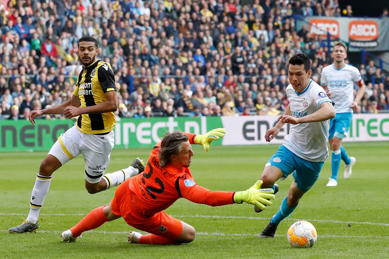 Momento en el que Pasveer le hace falta a Lozano.