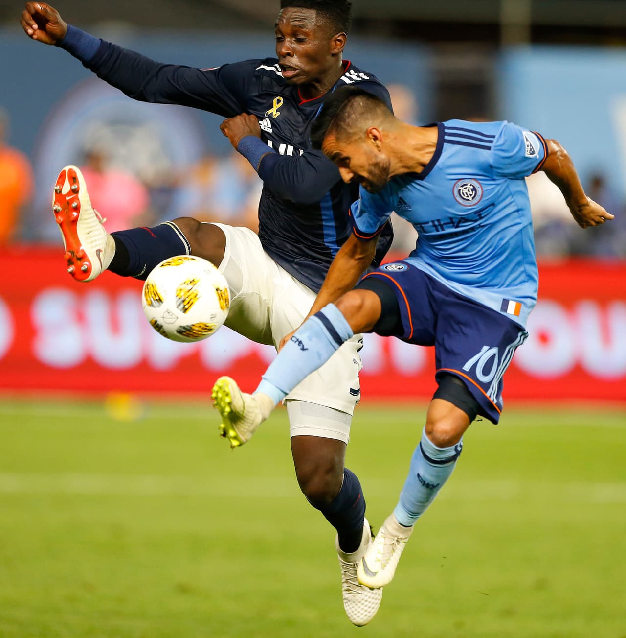 New England Revolution sorprendió a media semana derrotando 1-0 a NYCFC a domicilio, nadie en la temporada había logrado ganarle en Yankee Stadium, y además dejarlos en ceros - Jalil Anibaba jugó un rol fundamental en ello.