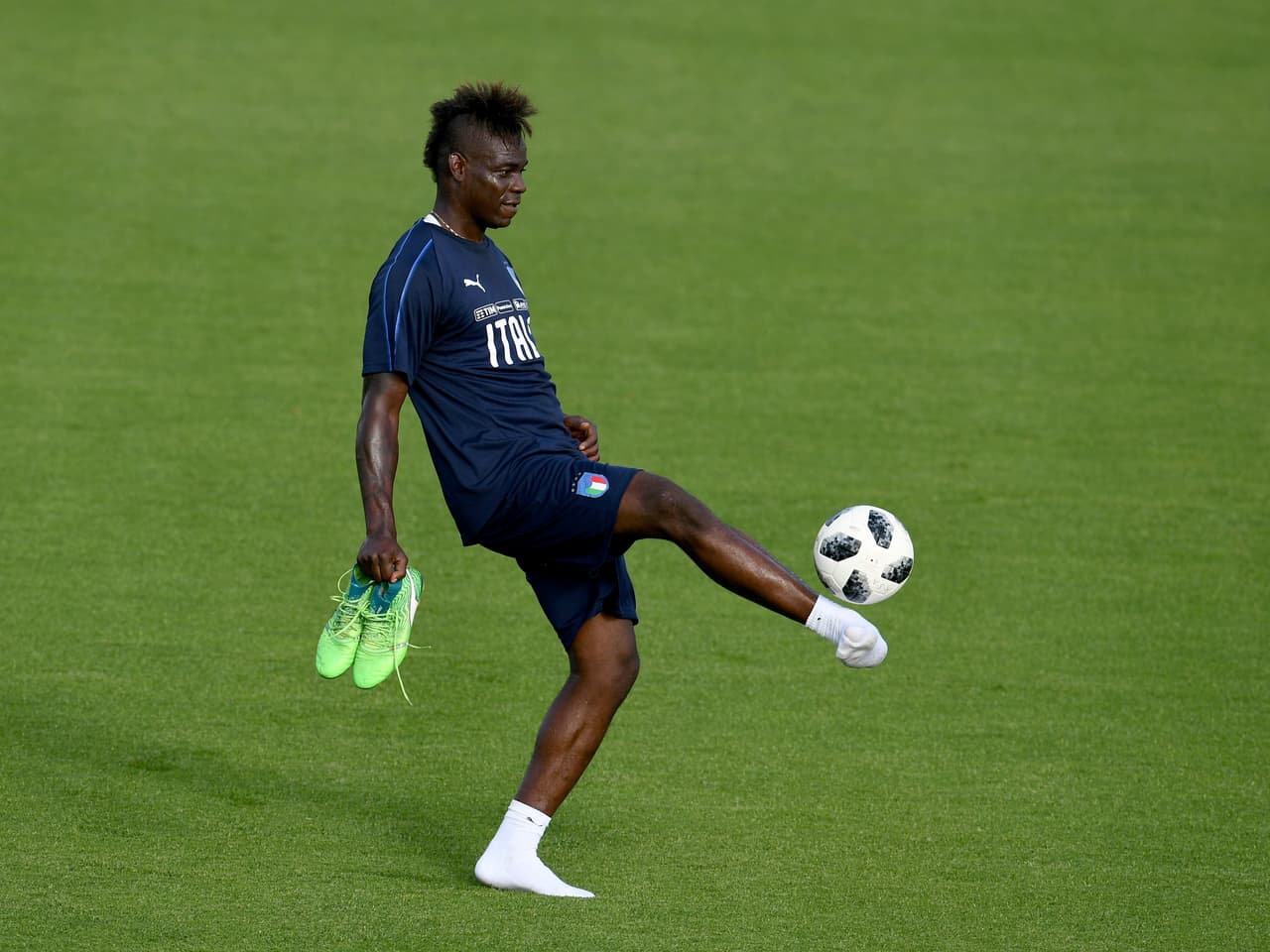 El italiano Mario Balotelli ha sido varias veces captado fumando cigarrillos y tabacos