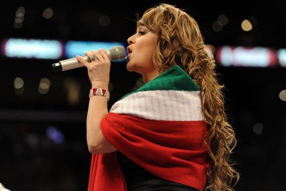 Junto con otros artistas, Jenni Rivera prestará su hermosura y voz a algunos de los eventos previos al Super Bowl y aquí le rendimos un pequeño homenaje.