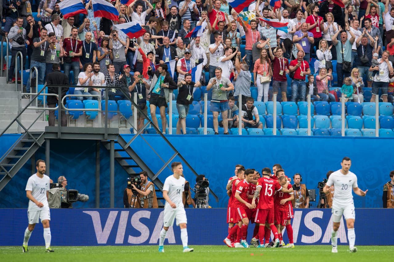 El estadio de San Petersburgo estalló con el grito por el gol de Glushakov. Toda Rusia festeja.