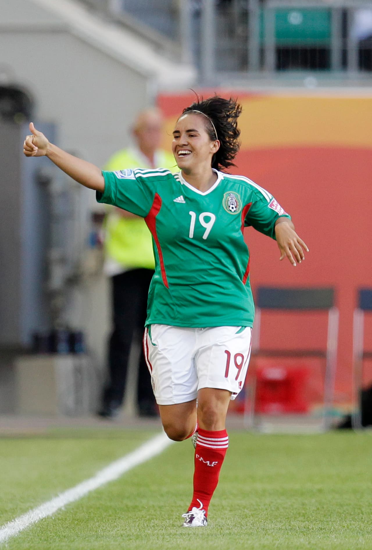 México derrotó 2-1 a Canadá y se llevó el bronce en futbol.