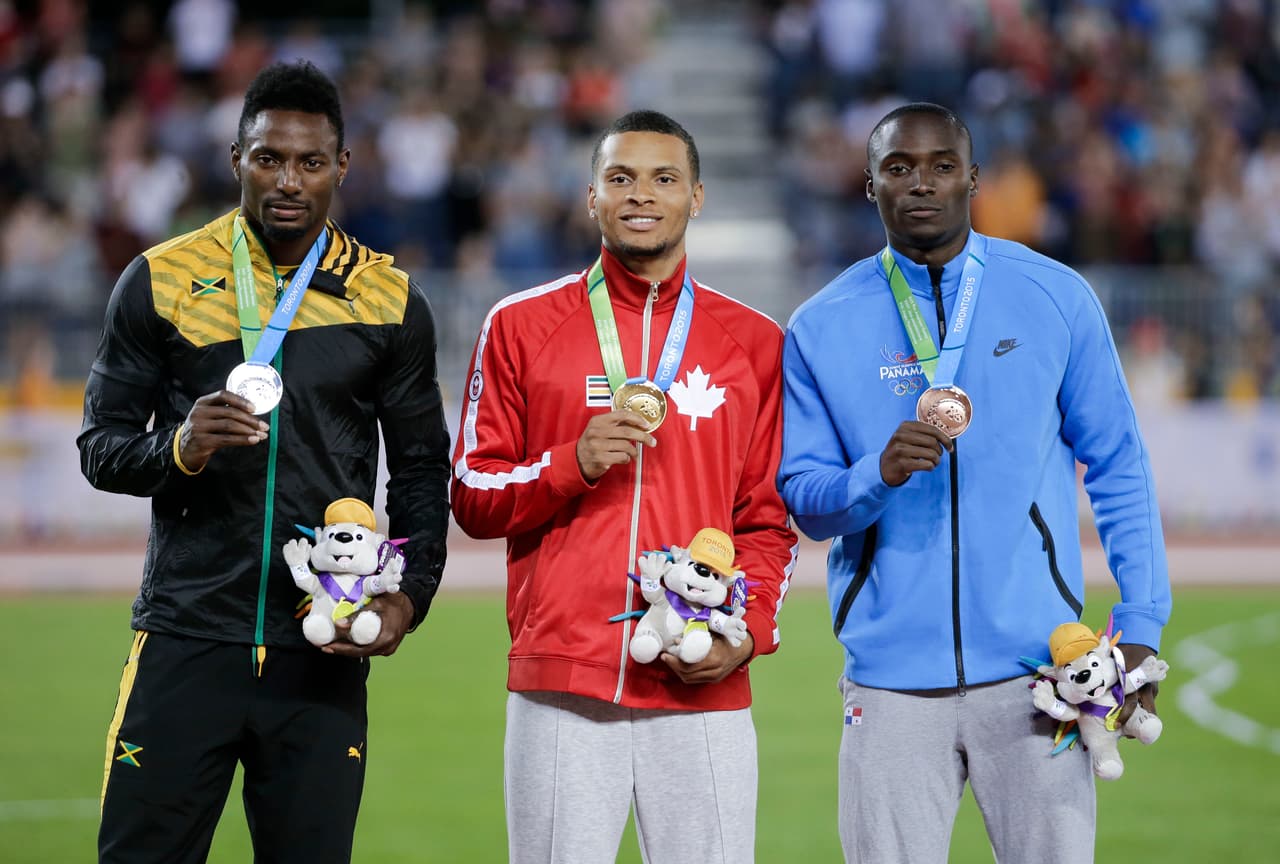 El canadiense Andre De Grasse ganó el oro en 200 metros, Rashedd Dwyer de Jamaica la plata y al panameño Alonso Edwards el bronce.