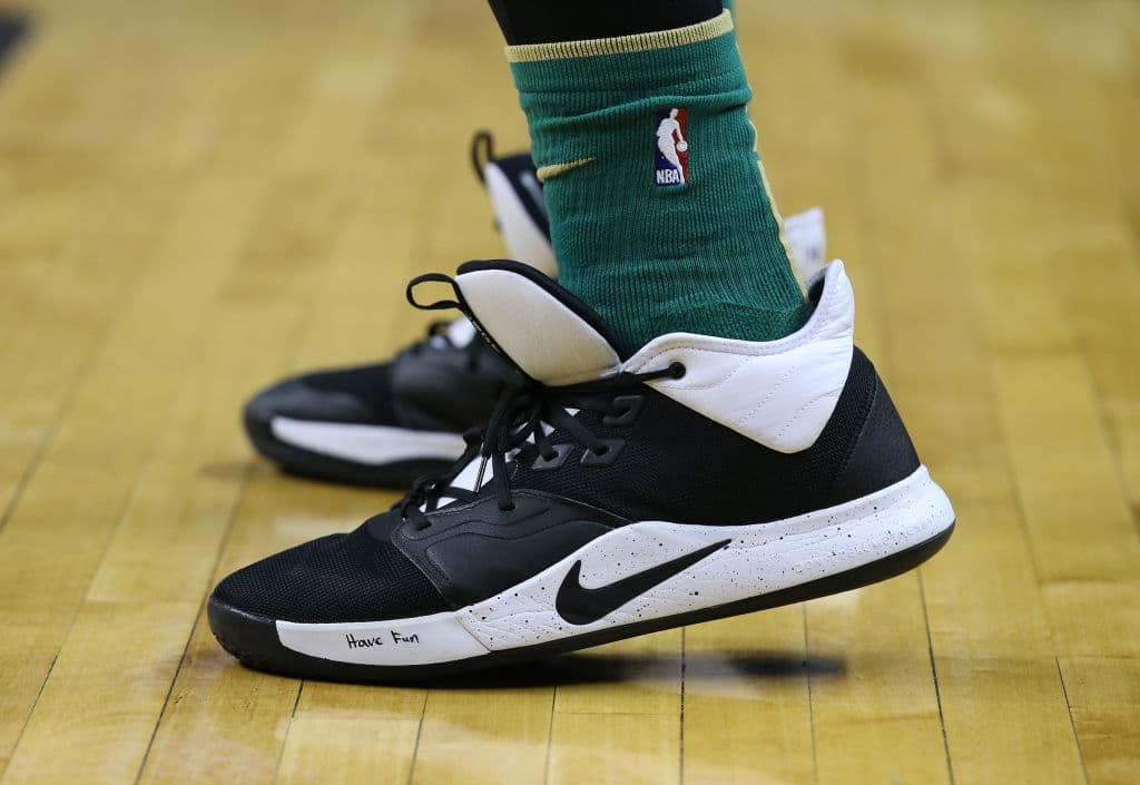 Los jugadores de la NBA juegan con tenis que han marcado una tendencia en la moda, disfruta los diseños más llamativos.