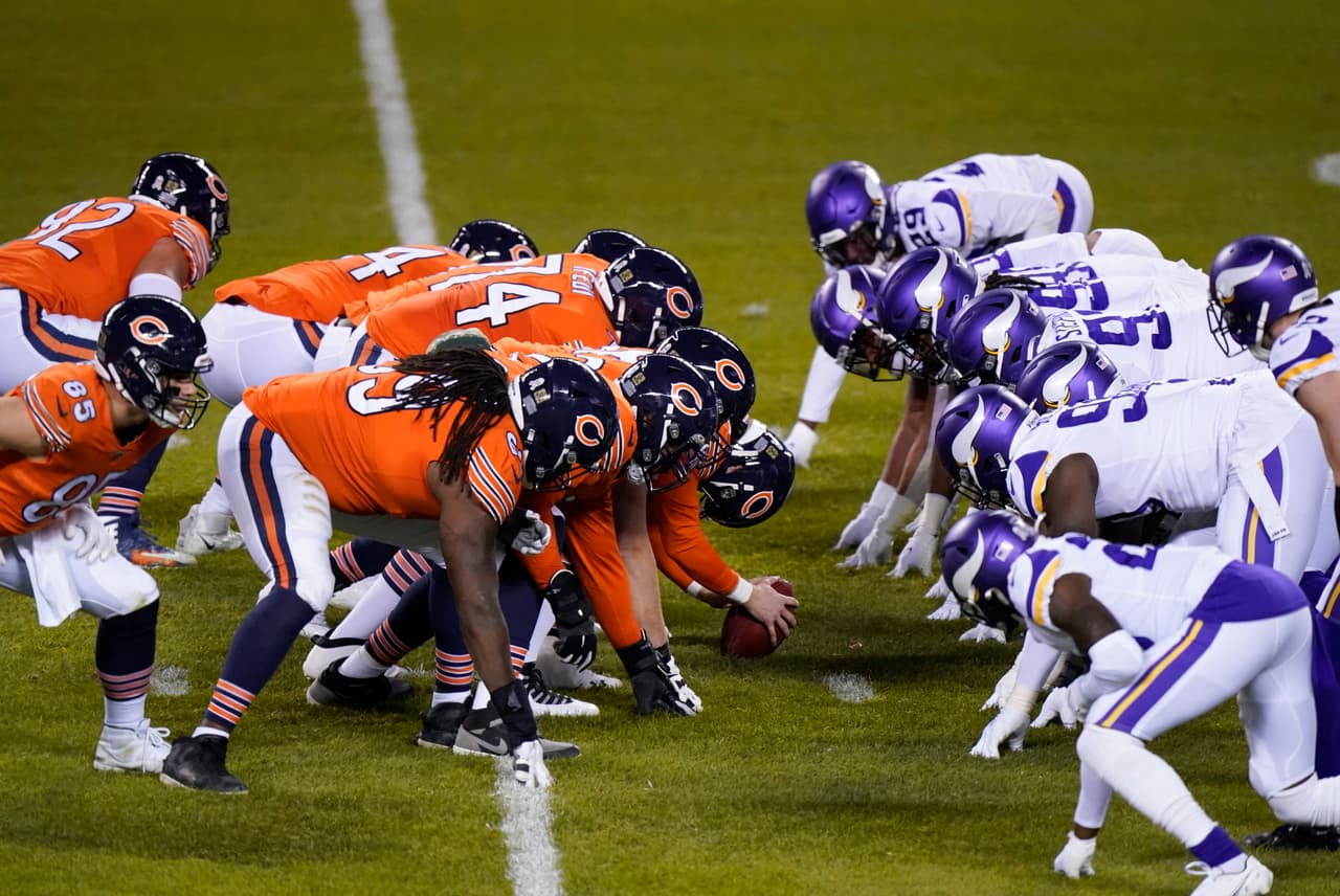 Adam Thielen se encraga de anotar dos touchdowns en la victoria 19-13 sobre los Bears en su propia casa.