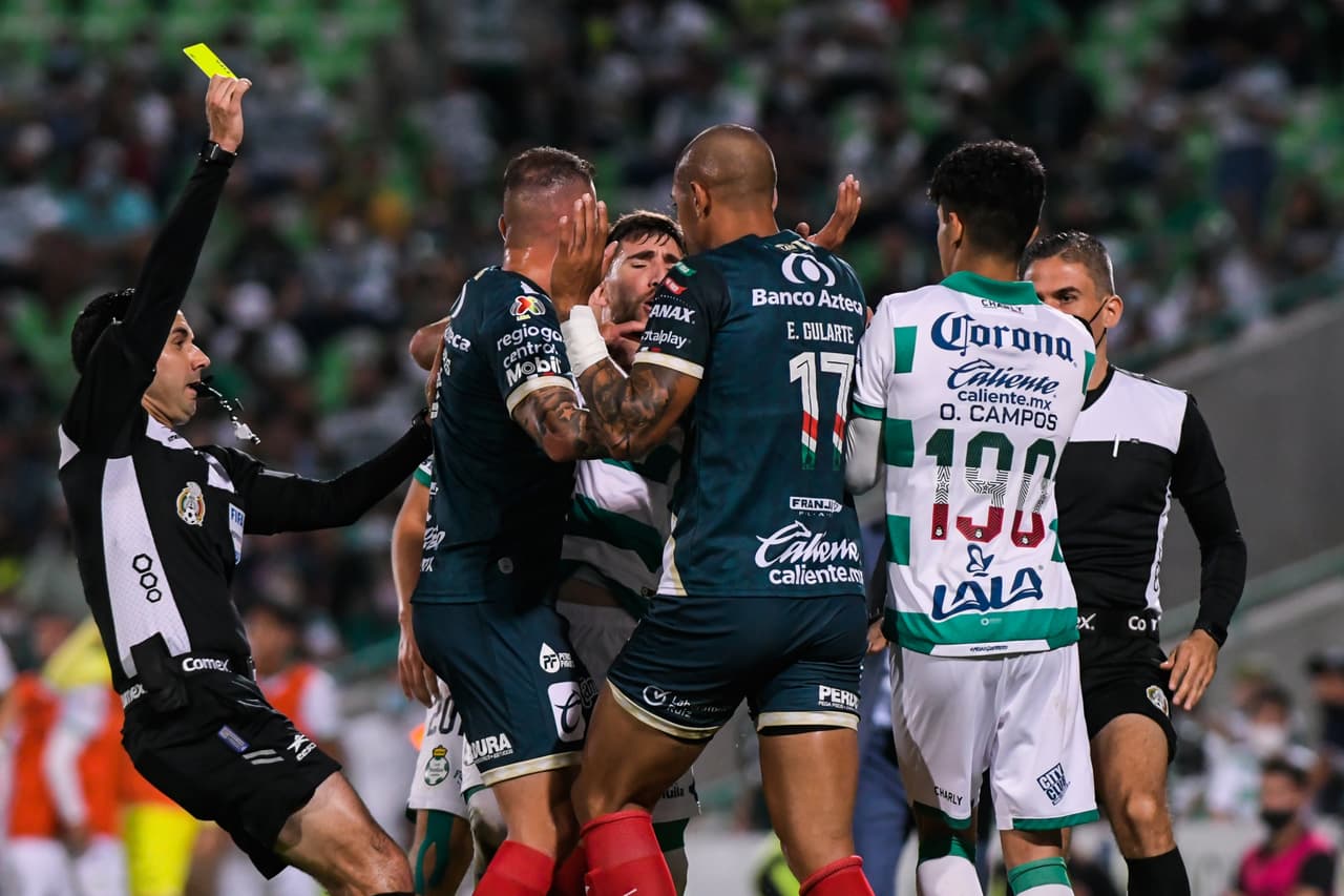 César Ramos perdió el control del partido.